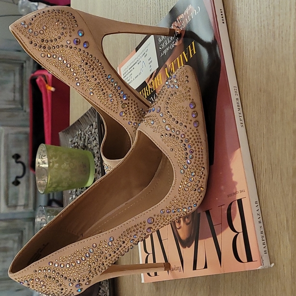 Exquisite Nude Pumps with Rhinestones - Picture 2 of 16